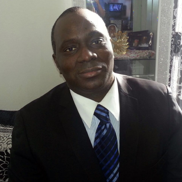 Portrait du Professeur Fali, marabout africain installé à Paris